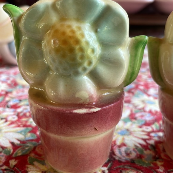 VTG Salt and Pepper Shakers - Picture 10 of 11